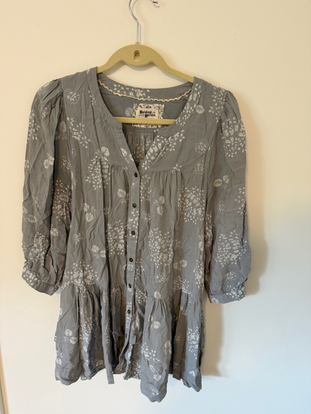 HOLDING HORSES Light Gray Floral Button-Front dress